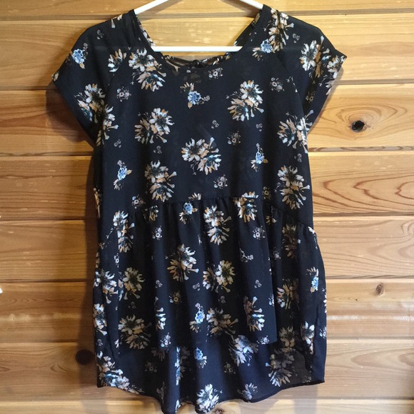 Xhilaration Tops - Fall Top size L xhilaration, only worn once!